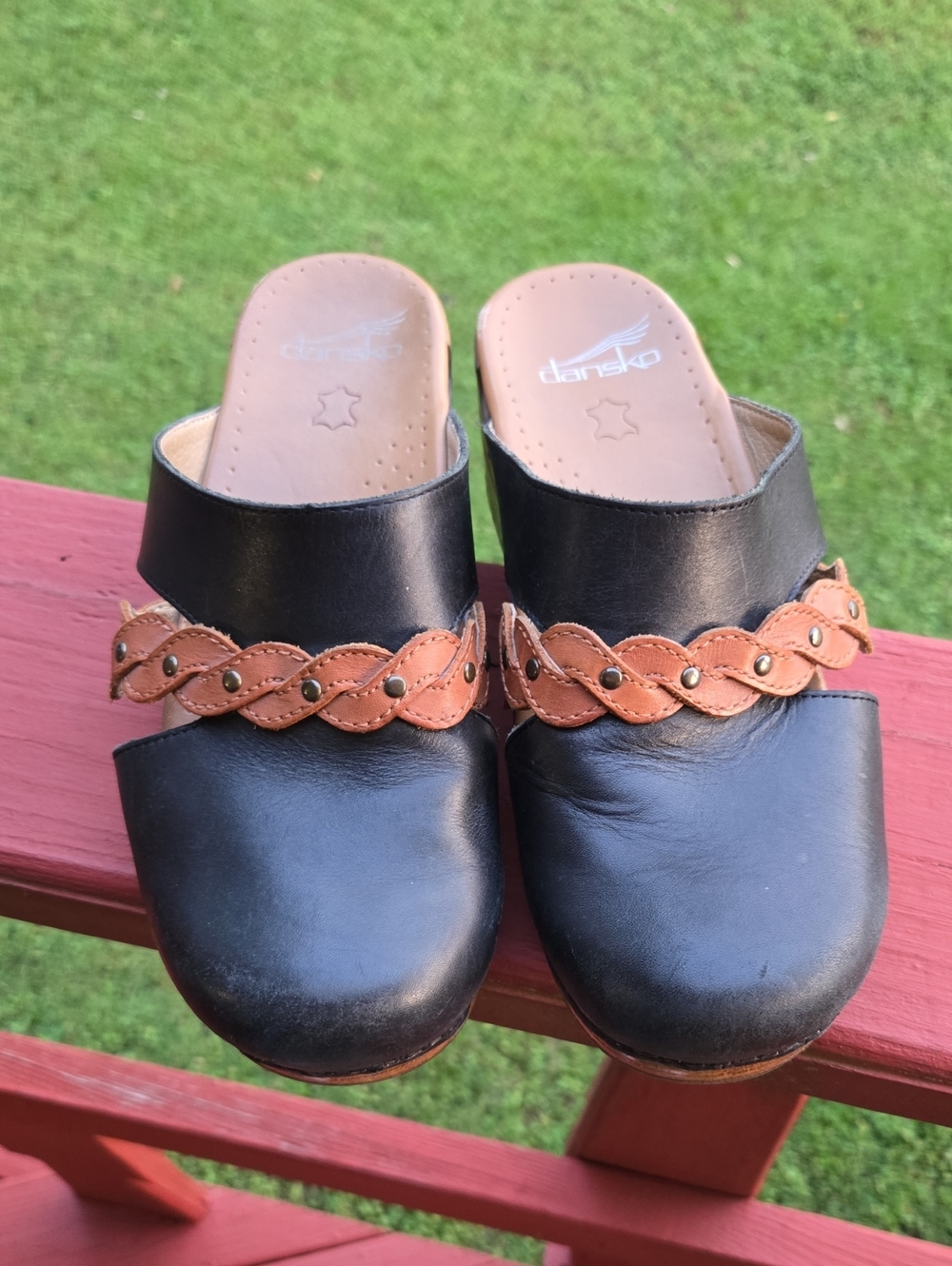 Dansko Wmn Black Leather Slip-On Clogs with Tan Braided Strap Metal Accent Sz 37